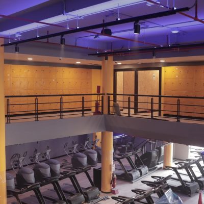 foto panoramica de casilleros metálicos smart fit